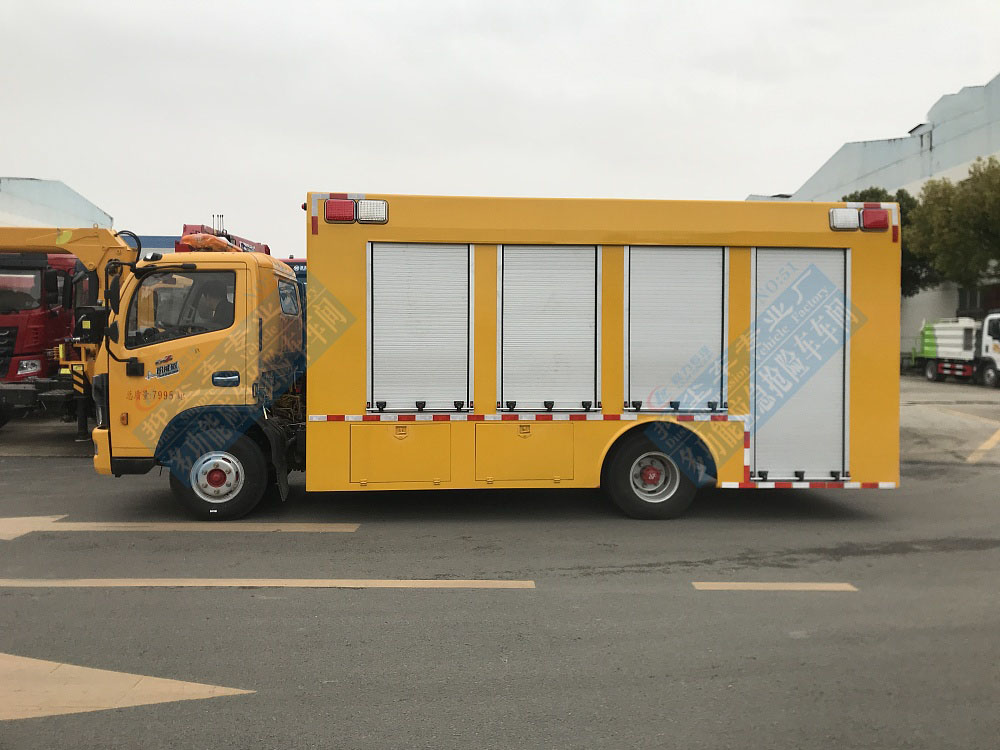 东风大多利卡工程救险车2000m³/h