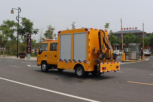 五十铃带吊救险车