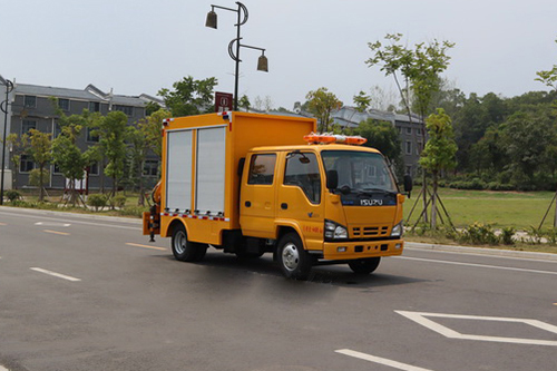 五十铃带吊救险车