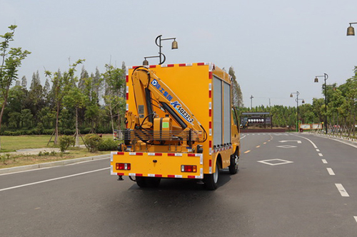 五十铃带吊救险车