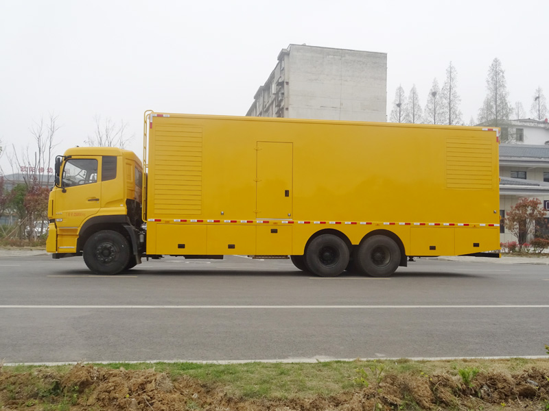 东风天龙后八轮电源车500-800kW