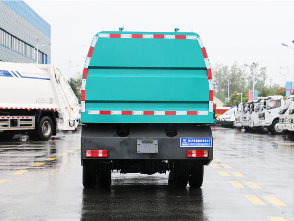东风4方厢式垃圾车