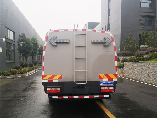 东风纯电动护栏清洗车