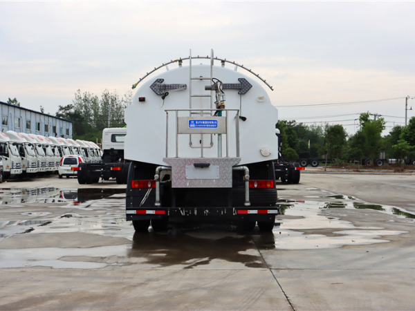 东风天锦纯电动路面清洗车