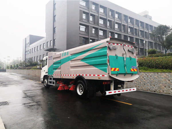 东风天锦纯电动扫路车