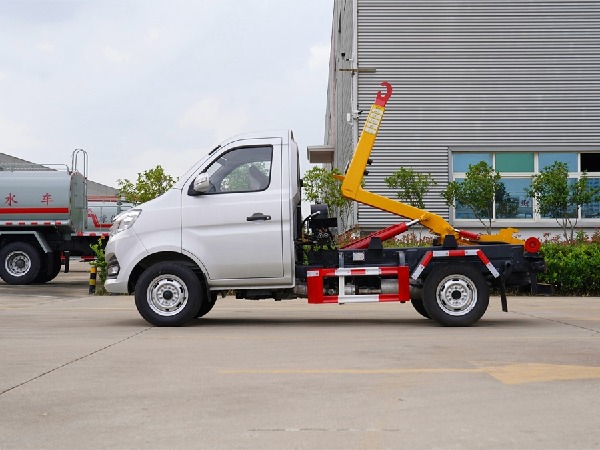 长安2900勾臂垃圾车